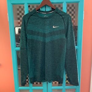 Men’s Nike dry-fit longsleeve shirt
